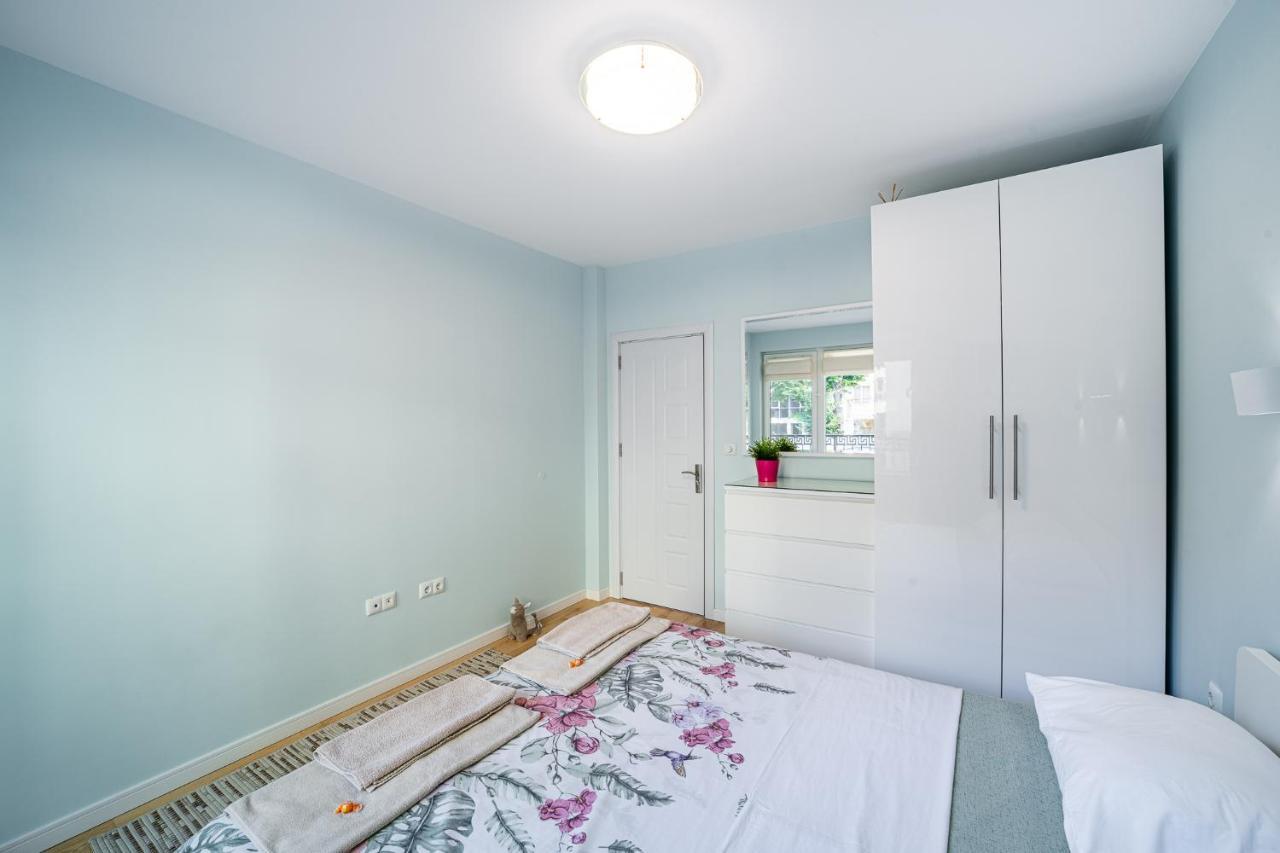 Colibri Central Apartment Varna Bagian luar foto