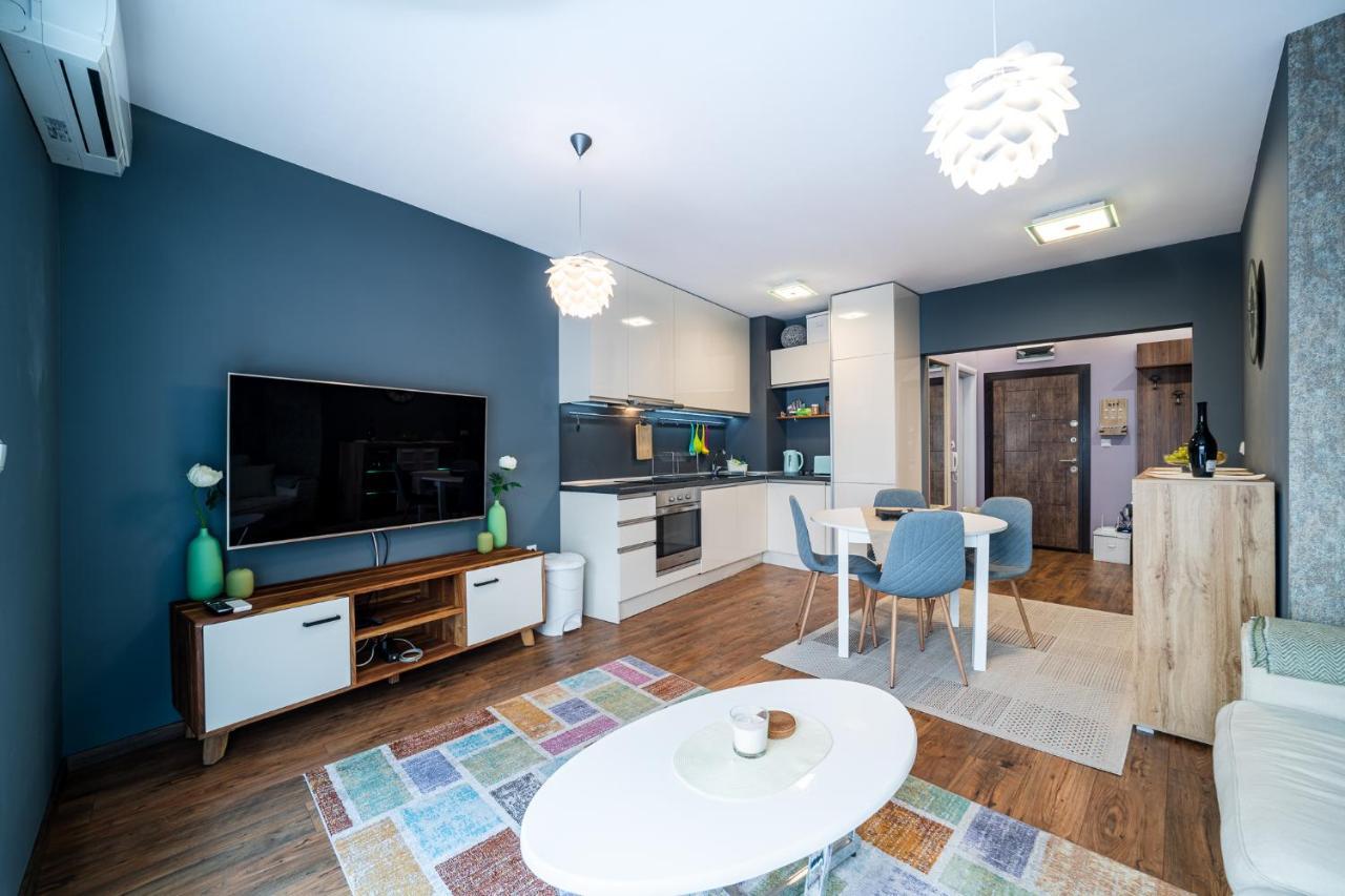 Colibri Central Apartment Varna Bagian luar foto