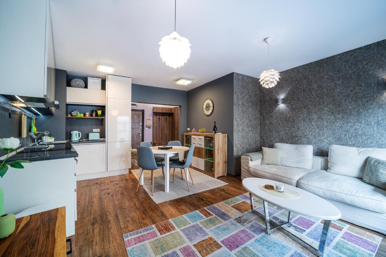 Colibri Central Apartment Varna Bagian luar foto