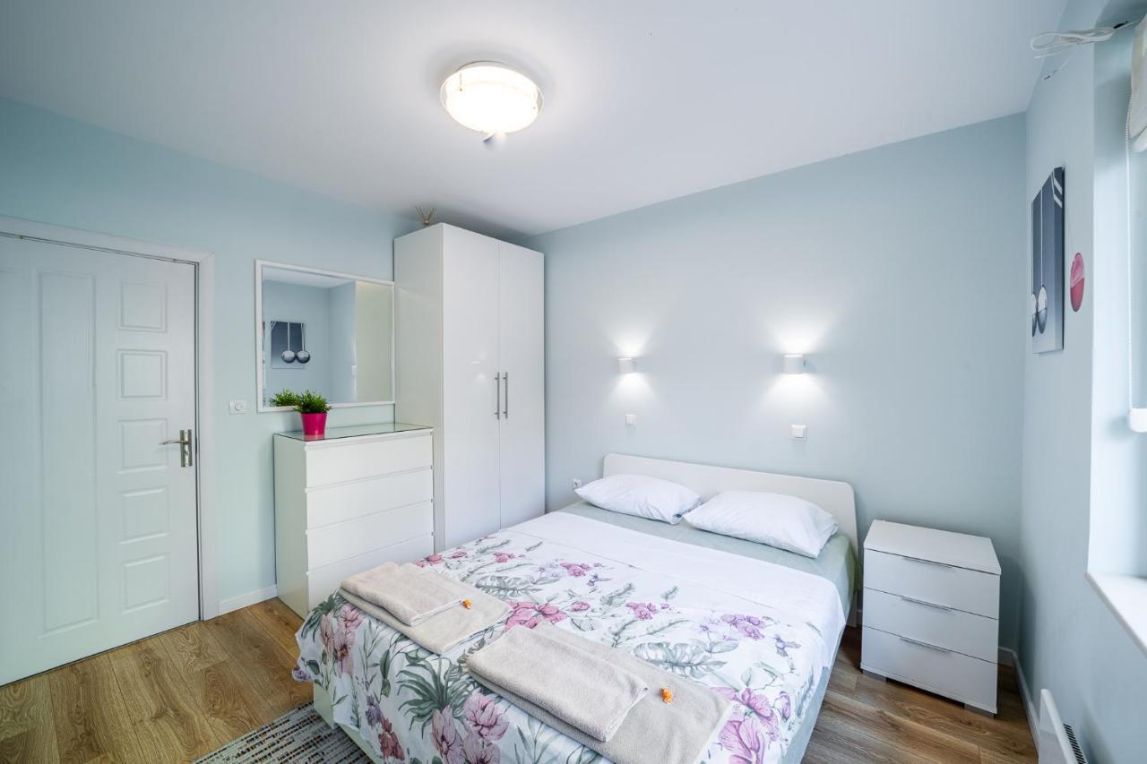 Colibri Central Apartment Varna Bagian luar foto