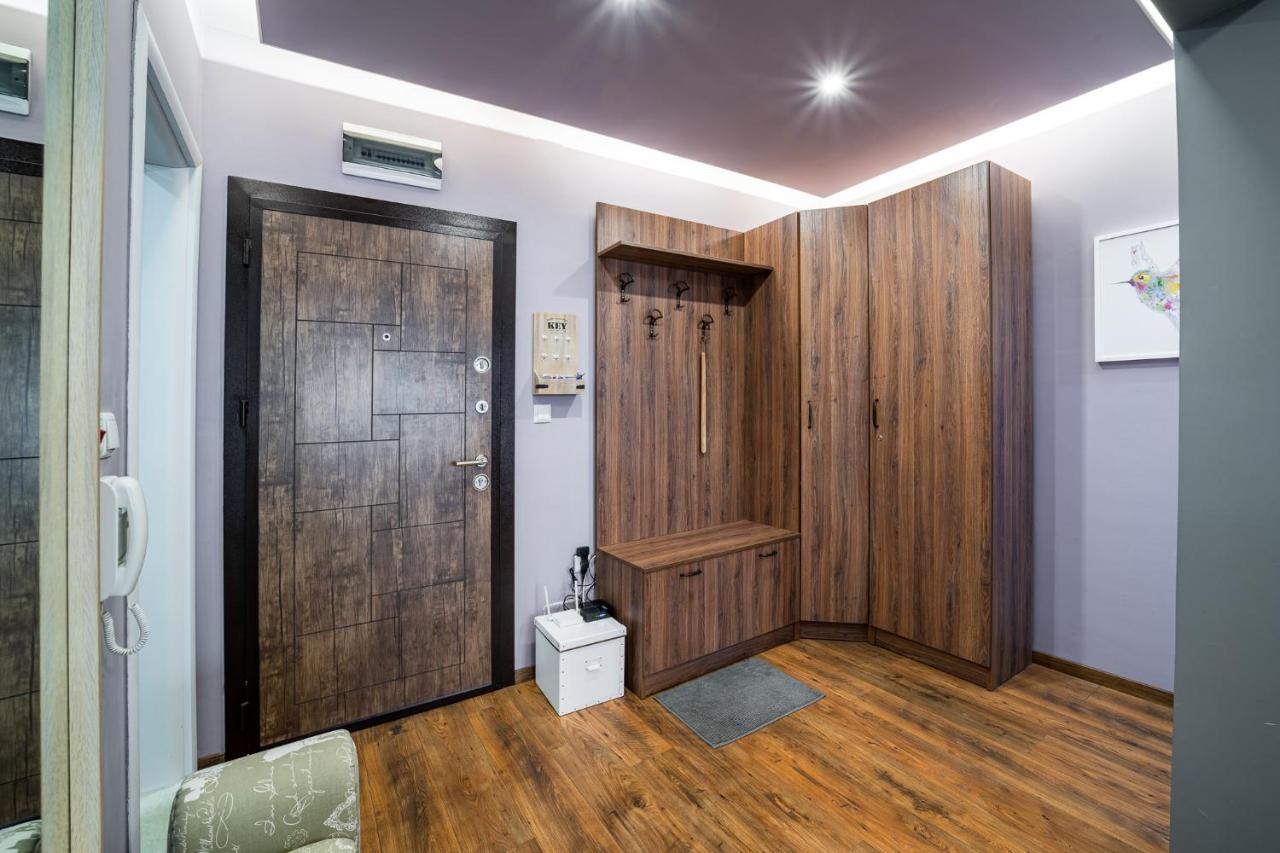 Colibri Central Apartment Varna Bagian luar foto